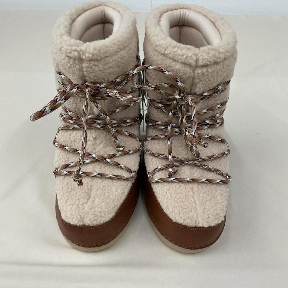 Brand new with tags Universal Thread cozy sherpa lace-up winter boots